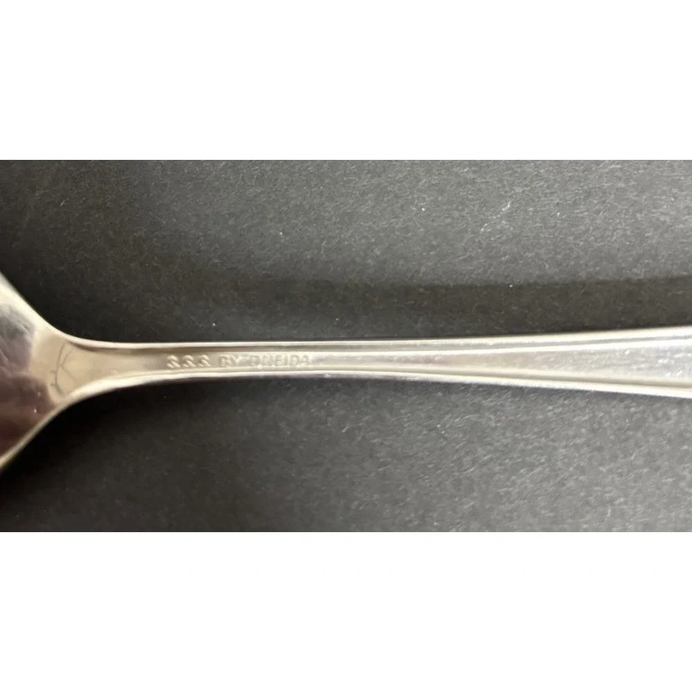 5 Oneida Maestro St. Leger Soup Spoons Stainless 6 7/8